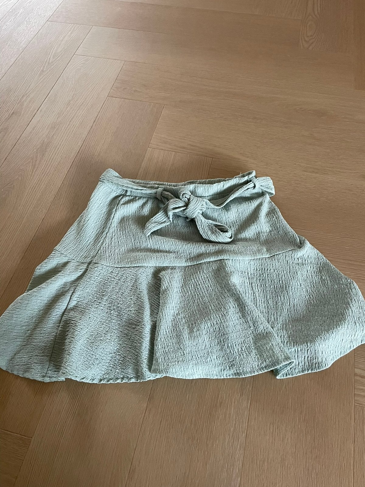 Lichtgroen rokje met strikdetail, Ophalen of Verzenden, Zo goed als nieuw, Maat 36 (S), Boven de knie