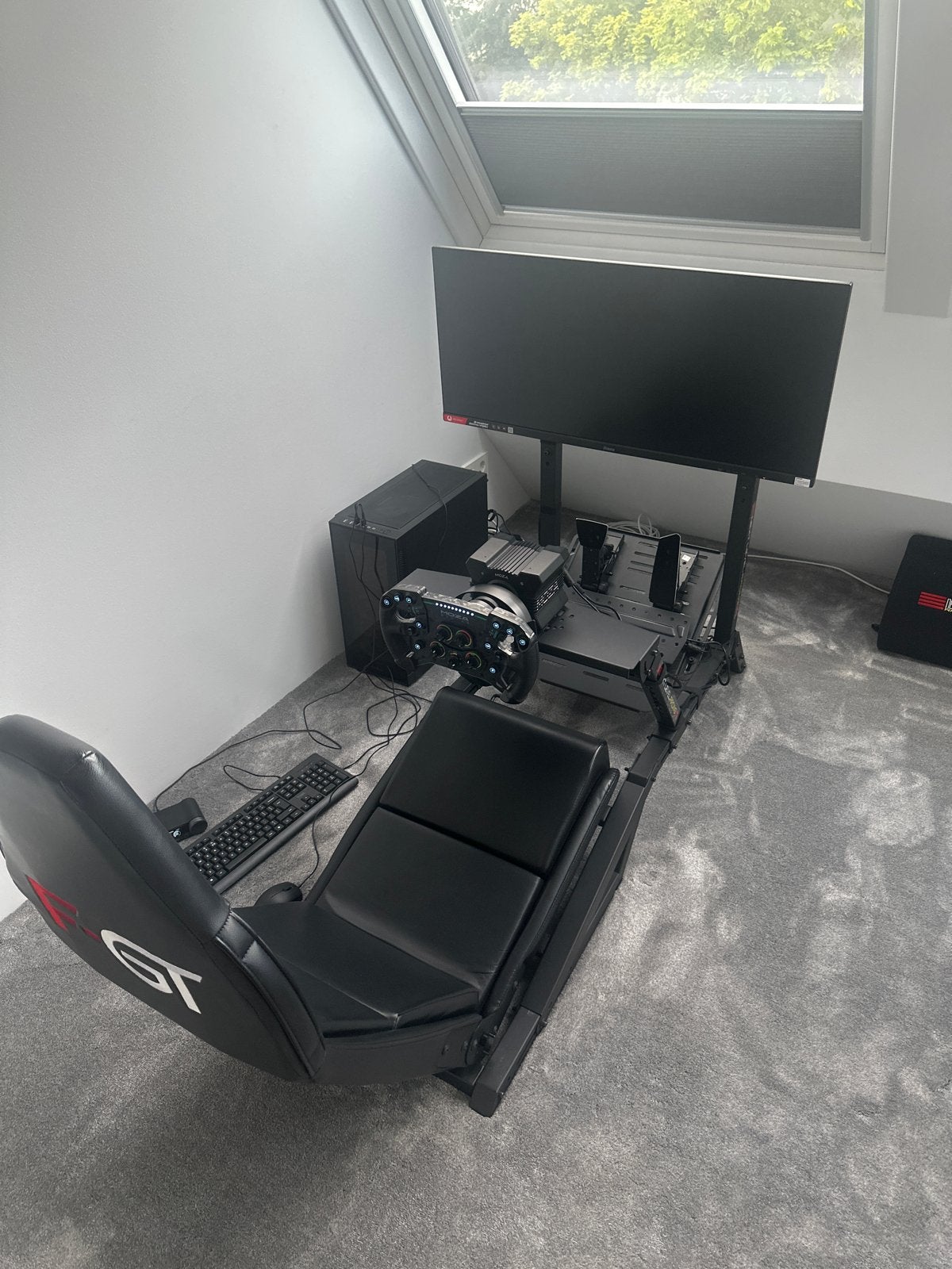 Volledige race simulator met F-GT stoel, Moza R9 en Monitor, Spelcomputers en Games, Games | Overige, Ophalen, Online, 1 speler