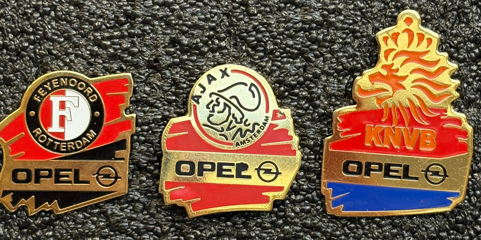 3 pins van Opel (Ajax, Feyenoord, KNVB), Verzenden, Zo goed als nieuw, Sport