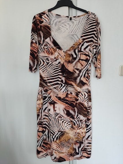 Ned dames jurk beige kleurig met zebra print en v-hals, Meerkleurig, Maat 42/44 (L), Ophalen of Verzenden, Zo goed als nieuw