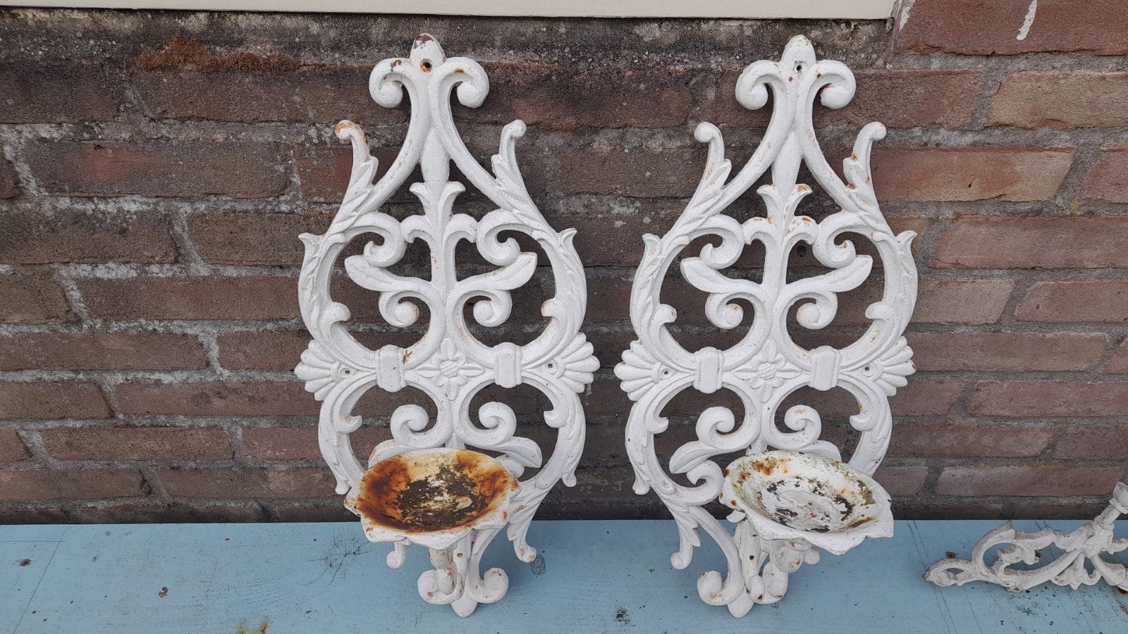 Set van 2 oude brocante witte gietijzeren kandelaars, Ophalen of Verzenden, Overige materialen