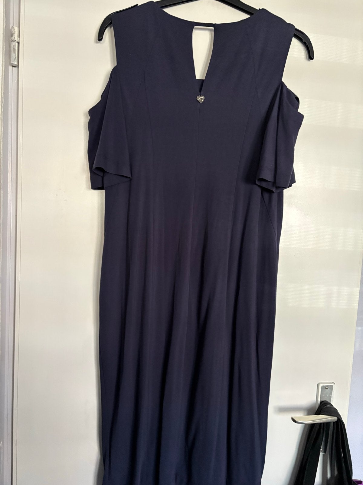 Donkerblauwe jurk met open schouders - Maat S, merk MAT, Kleding | Dames, Grote Maten, Ophalen of Verzenden, Nieuw, Blauw, Jurk