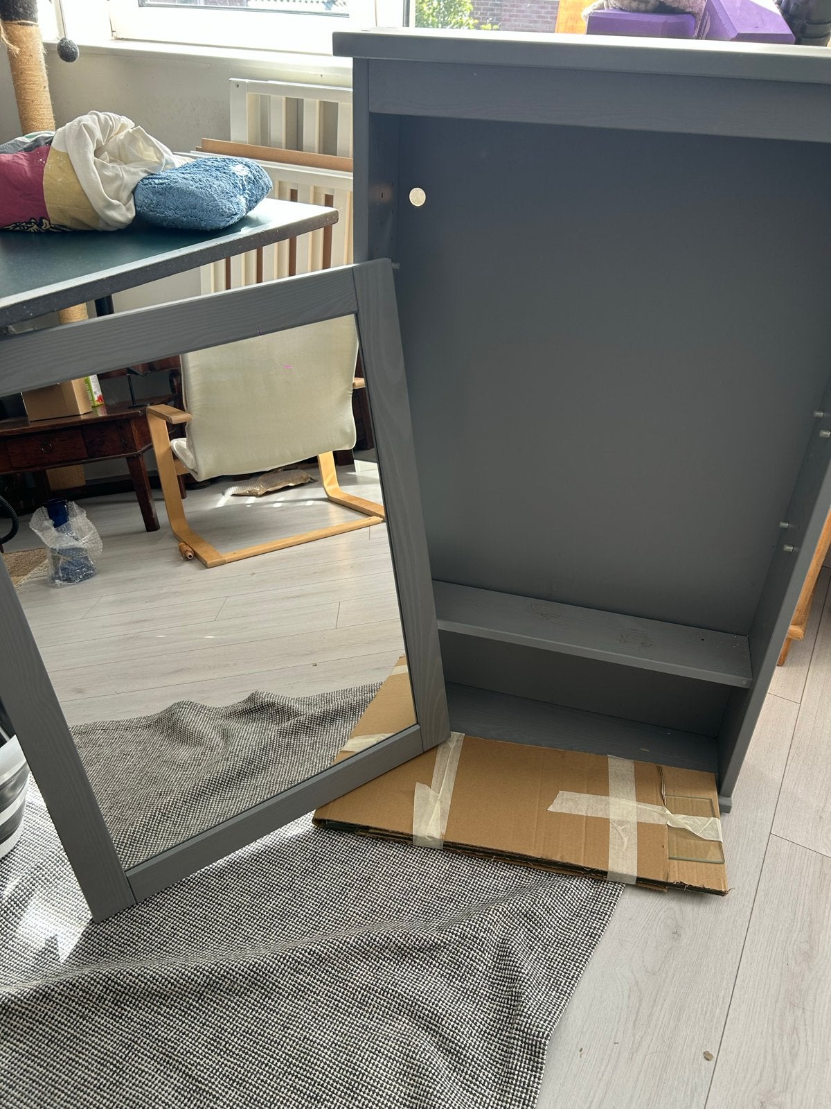 IKEA Hemnes kast met spiegeldeur en glazen planken, Ophalen of Verzenden, Gebruikt