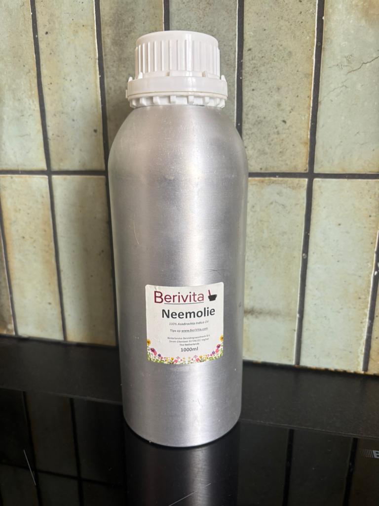 Neemolie 1 liter, Dieren en Toebehoren, Paarden en Pony's | Verzorgingsproducten, Ophalen of Verzenden, Zo goed als nieuw