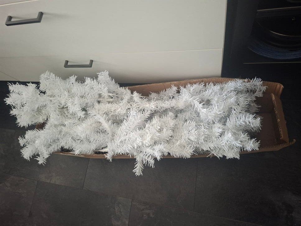 Halve witte kerstboom 210cm met lampjes en versiering, Ophalen, Zo goed als nieuw