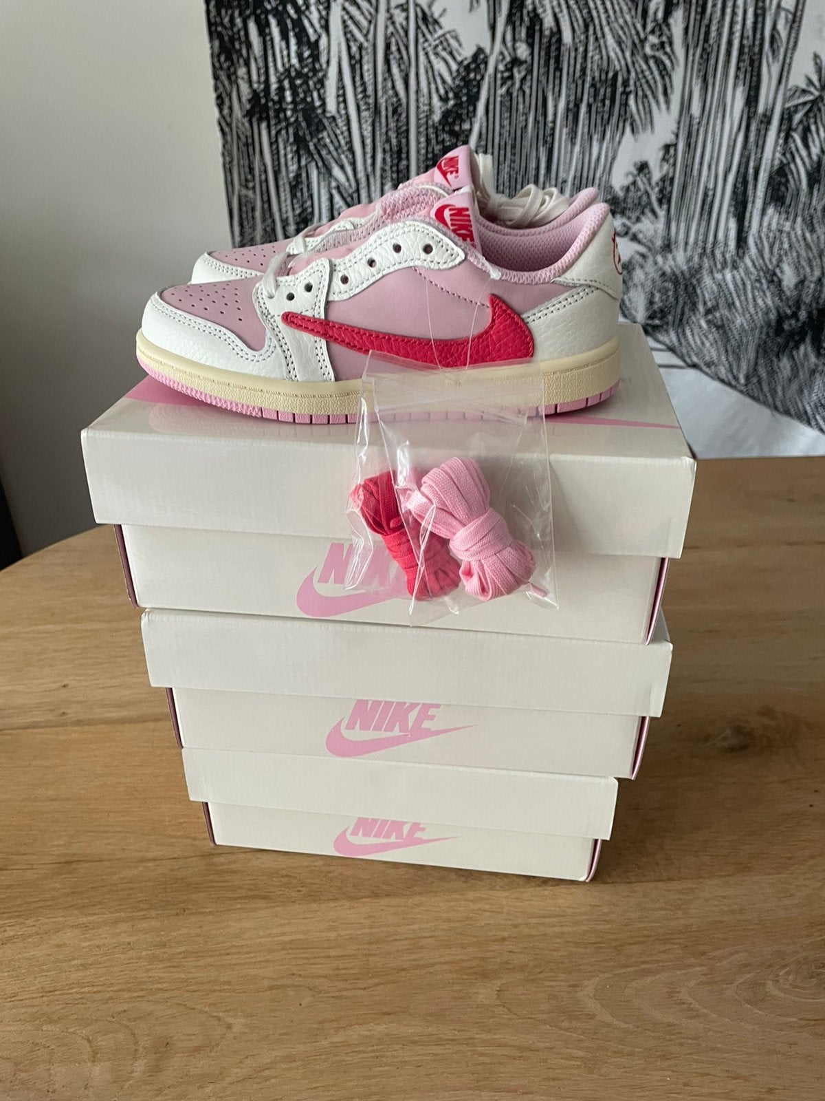 Travis Scott Tropical Pink 30 & 31.5, Kleding | Dames, Ophalen of Verzenden, Zo goed als nieuw, Roze, Sneakers of Gympen