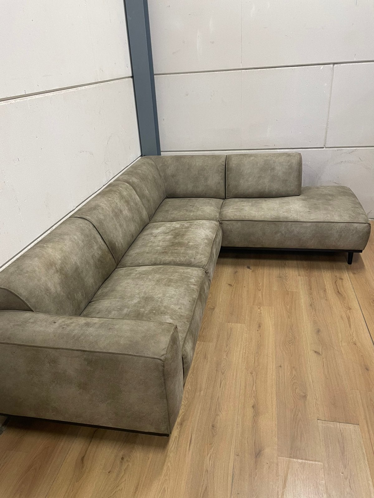 Mooie luxe industriële taupe bruin grijze hoekbank GEREINIGD, Huis en Inrichting, Ophalen, 250 tot 300 cm, Luxe, Hoekbank
