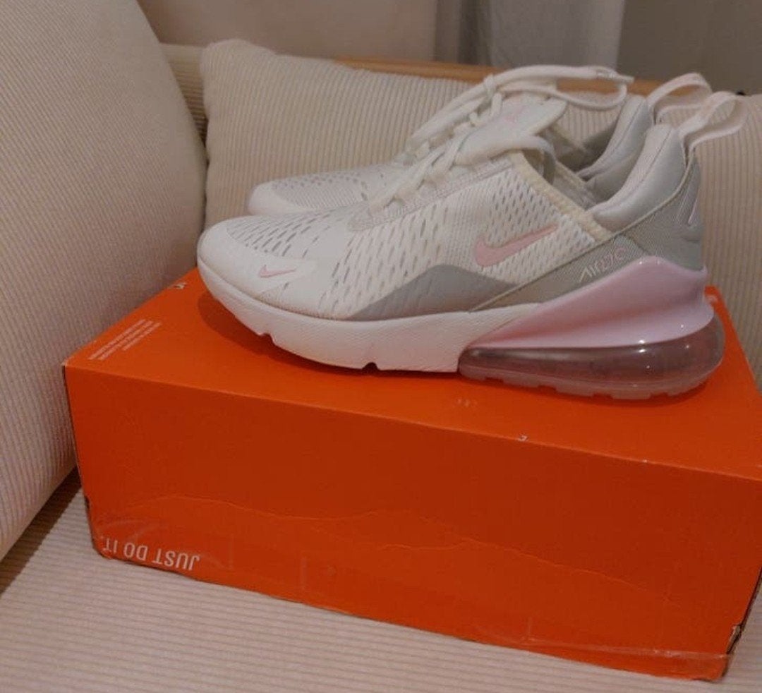 Nieuwe Nike Air Max 270 sneakers wit/roze - Maat 38.5, Kleding | Dames, Schoenen, Ophalen