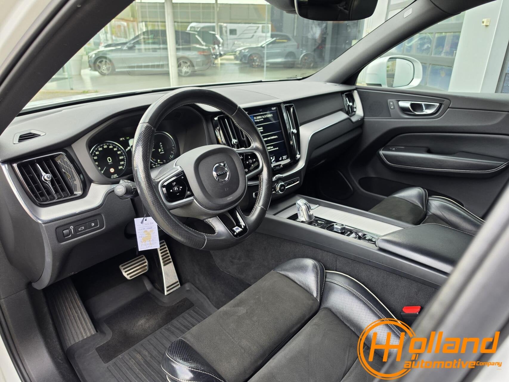 Volvo XC60 2.0 T8 Twin Engine AWD R-Design|PANO|MEMORY|ACC, Auto's, Automaat, Gebruikt, Euro 6, 320 pk