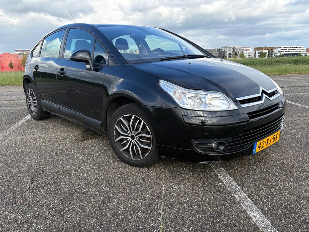 Citroën C4 1.6-16V AUTOMAAT/APK SEPT 2026/SCHERM/CRUISE/NAP, Auto's, Citroën, Parkeersensor, 4 cilinders, Zwart, Bedrijf