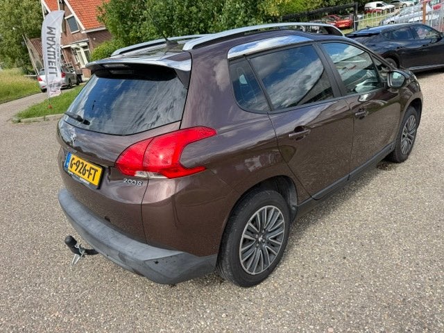 Peugeot 2008 1.2 PureTech Active Pack Premium Airco Navi PDC, Voorwielaandrijving, Euro 5, 1199 cc, Bruin