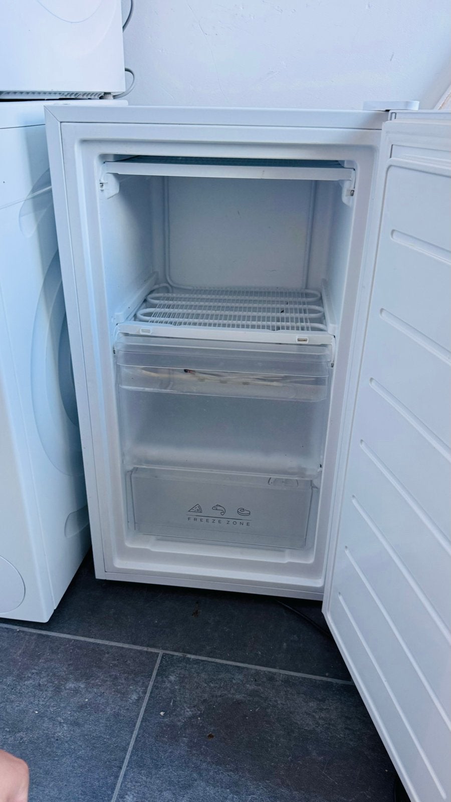 Compacte vriezer met lichte schade, Gebruikt, Minder dan 85 cm, Minder dan 60 cm, Vrijstaand