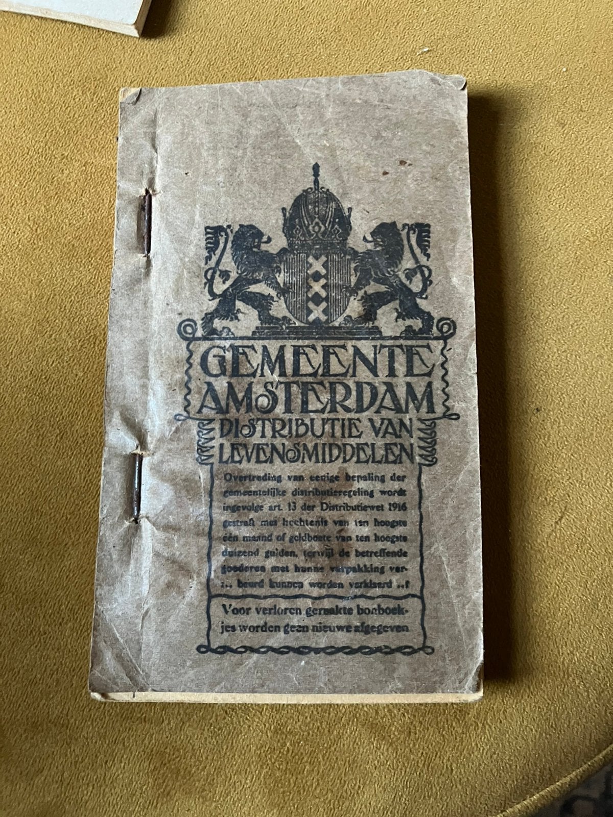 Bonnenboekje Amsterdam distributie van levensmiddelen, Verzamelen, Ophalen of Verzenden, Nederland, Embleem of Badge