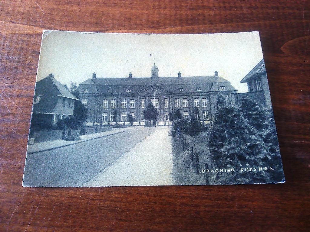 G34 - Drachten - Rijks HBS - Mooi/Oud, Ophalen of Verzenden, 1940 tot 1960, Friesland