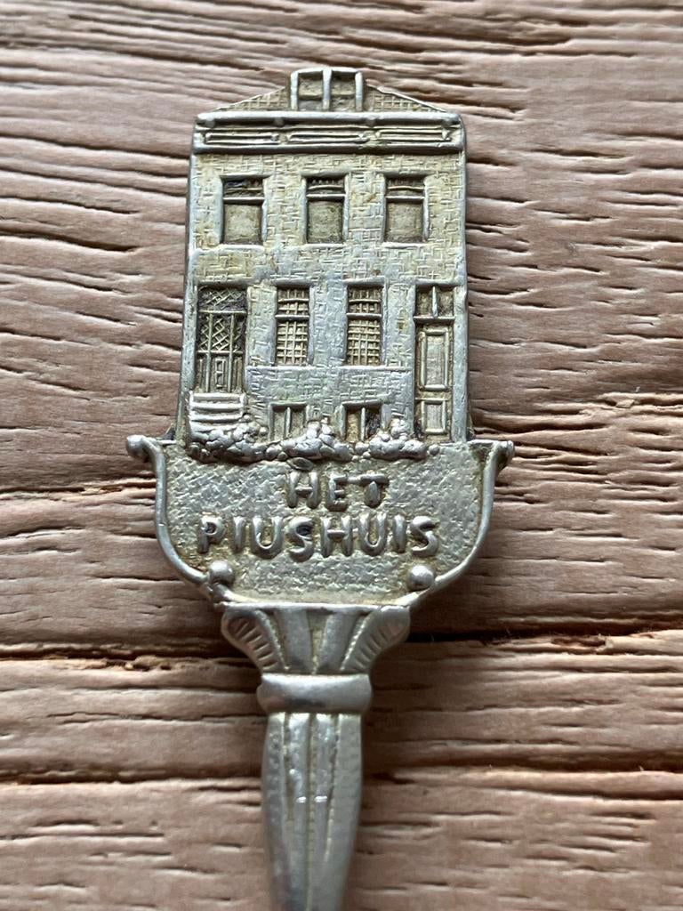 Zilverkleurige lepel met 'Het Piushuis', Ophalen of Verzenden