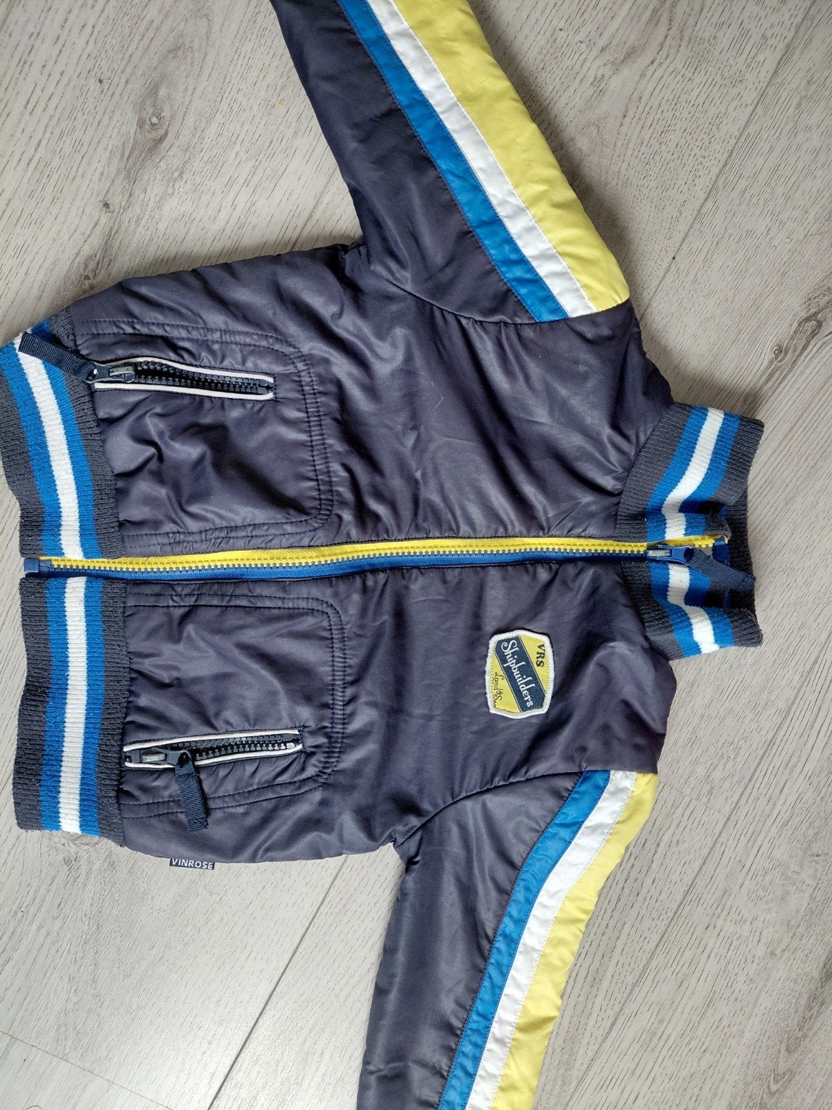 Vinrose tussenjas maat 104, Kinderen en Baby's, Kinderkleding | Maat 104, Ophalen, Vinrose, Gebruikt, Jongen