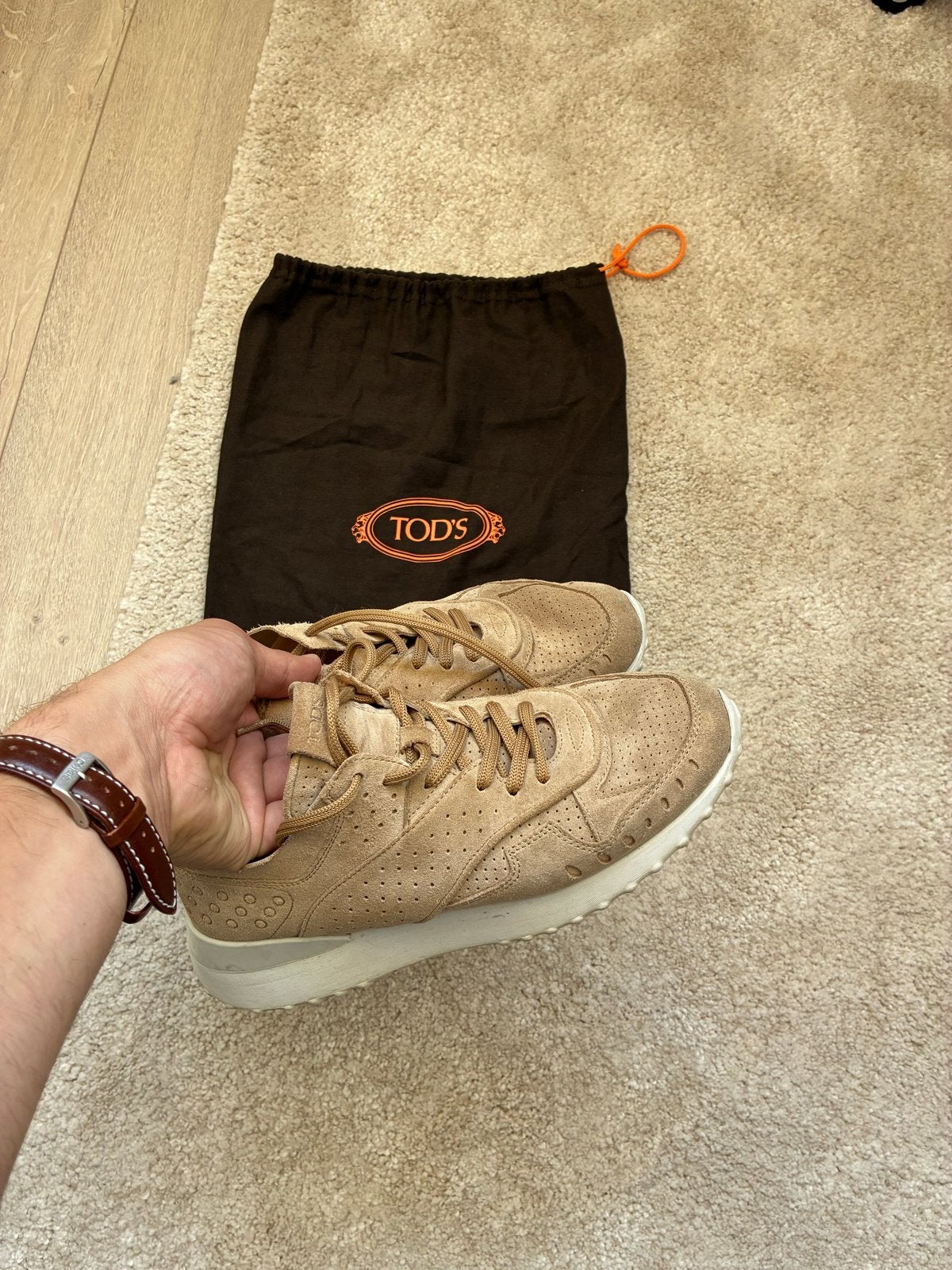 Tod's sneakers - Beige suède - Maat 38, Kleding | Dames, Schoenen, Ophalen of Verzenden, Gedragen, Beige, Sneakers of Gympen