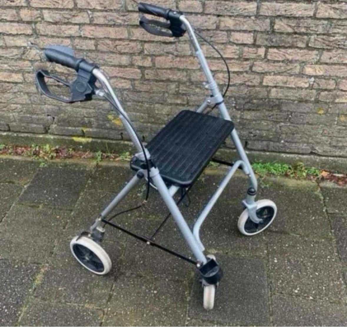 Super licht gewicht rollator met masieffe wielen, Ophalen of Verzenden, Lichtgewicht, Gebruikt