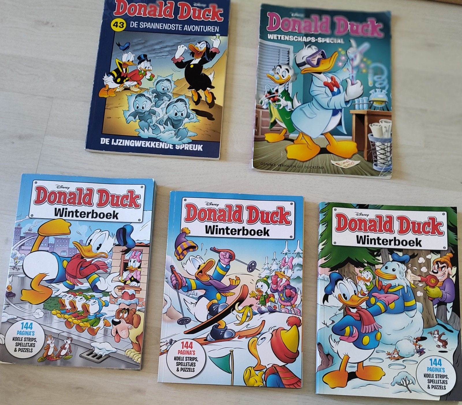 Donald Duck Winterboeken en specials - 5 stuks, Meerdere stripboeken, Ophalen, Gelezen