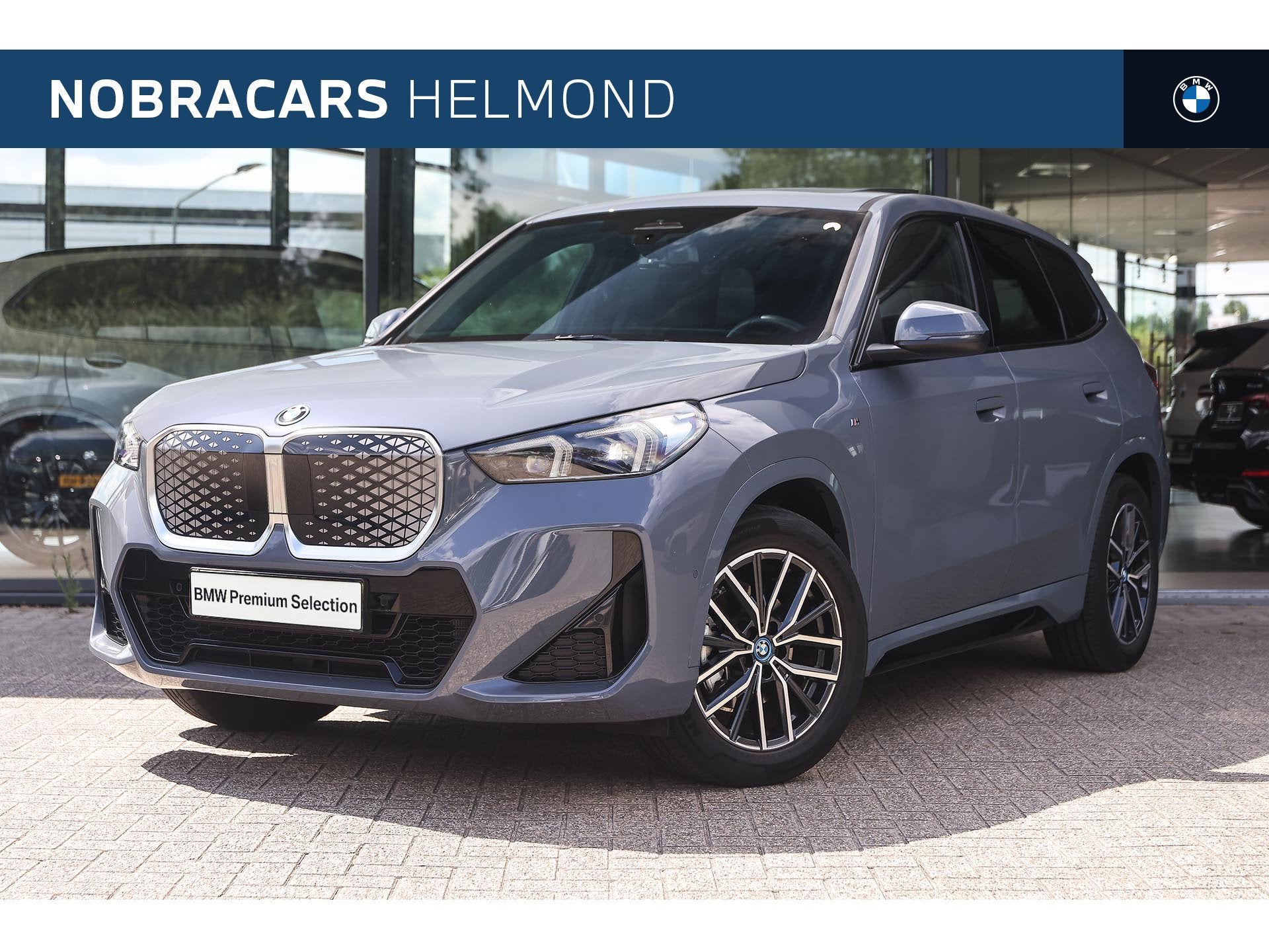 BMW iX1 eDrive20 M Sport / Panoramadak / Sportstoelen / Comf