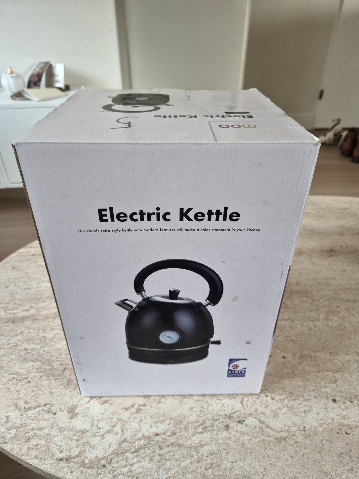 Nieuwe waterkoker in doos - Zwart, retro stijl, Witgoed en Apparatuur, 1 tot 2 liter, Ophalen of Verzenden, Nieuw, Draadloos