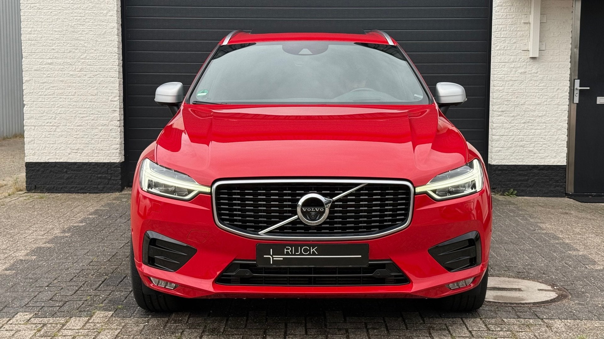 Volvo XC60 2.0 T6 AWD R-Design ACC | 360 | Pano | HUD | H&K, Gebruikt, 4 cilinders, 1969 cc, XC60