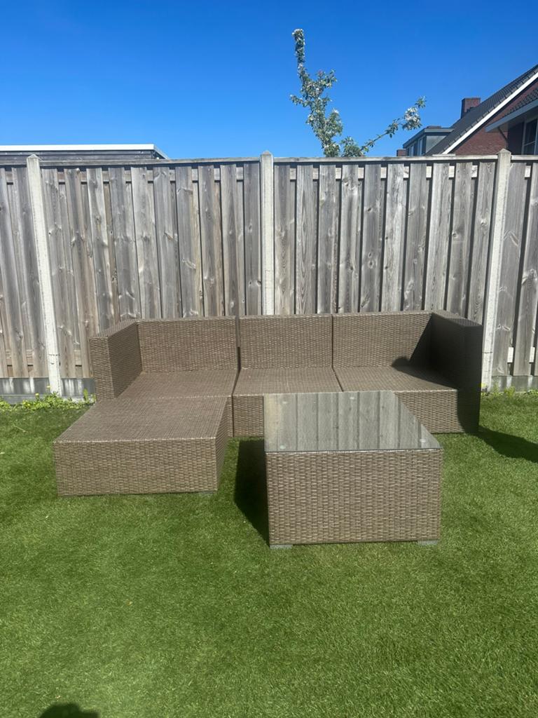 Nette tuinset / loungeset met tafel en kussens, Ophalen of Verzenden, Zo goed als nieuw, Kunststof