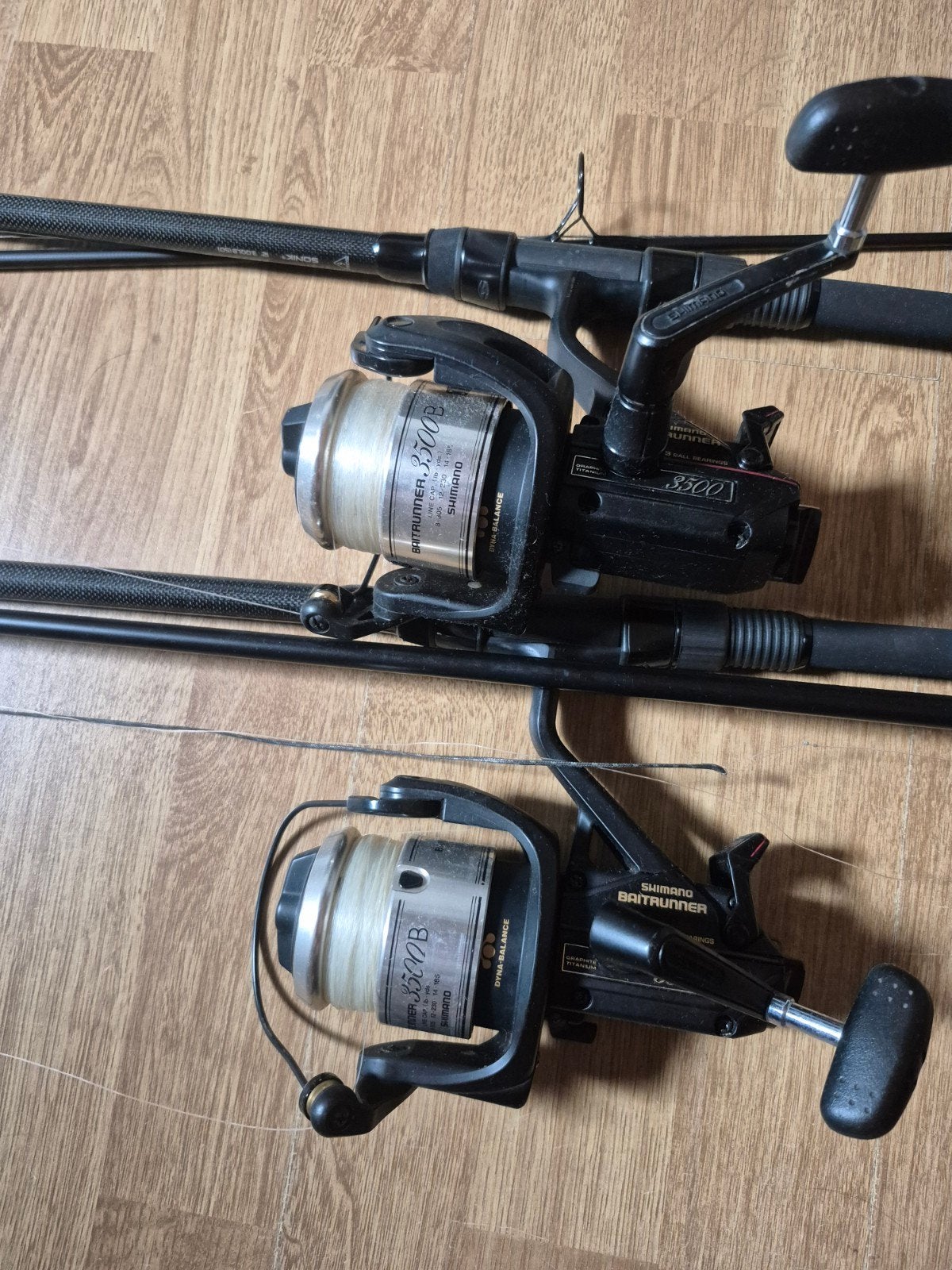 2x Shimano Baitrunner 3500B met hengels, Ophalen of Verzenden, Gebruikt, Complete hengel