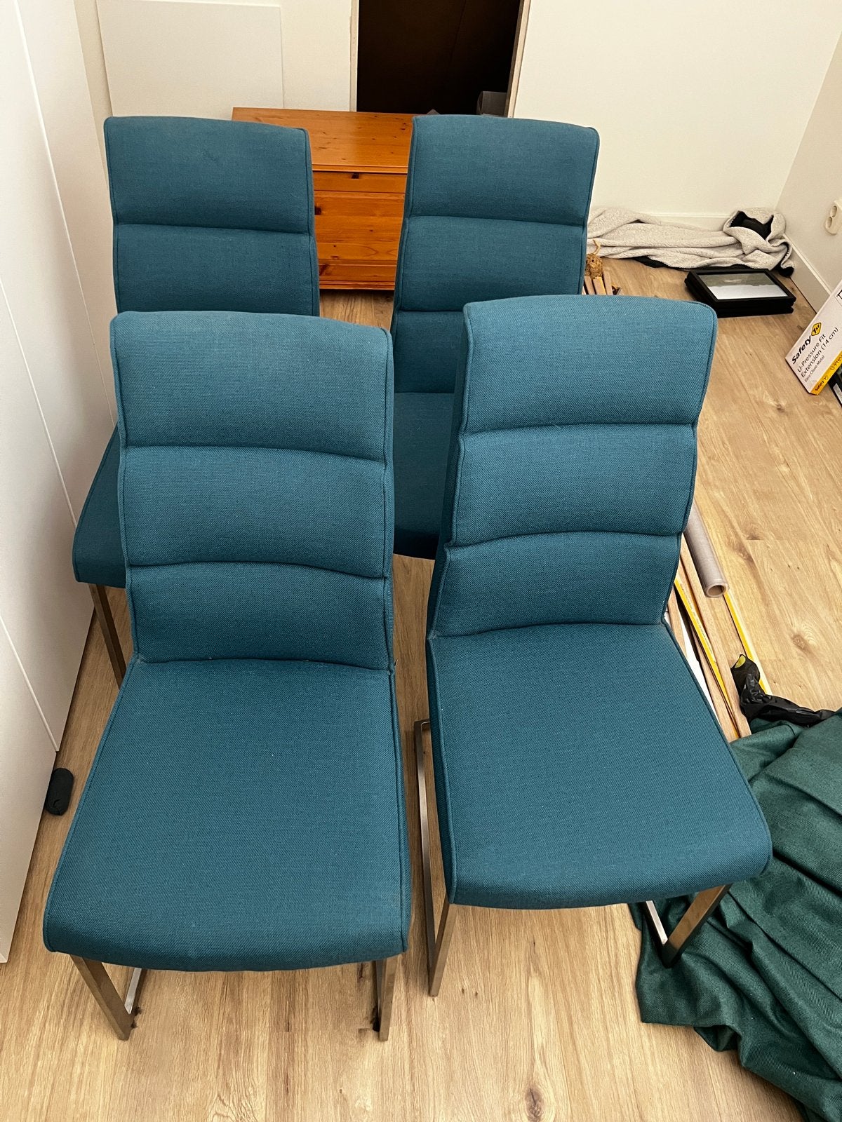 4 petrol blauwe eettafelstoelen in goede staat, Ophalen, Gebruikt, Blauw, Vier