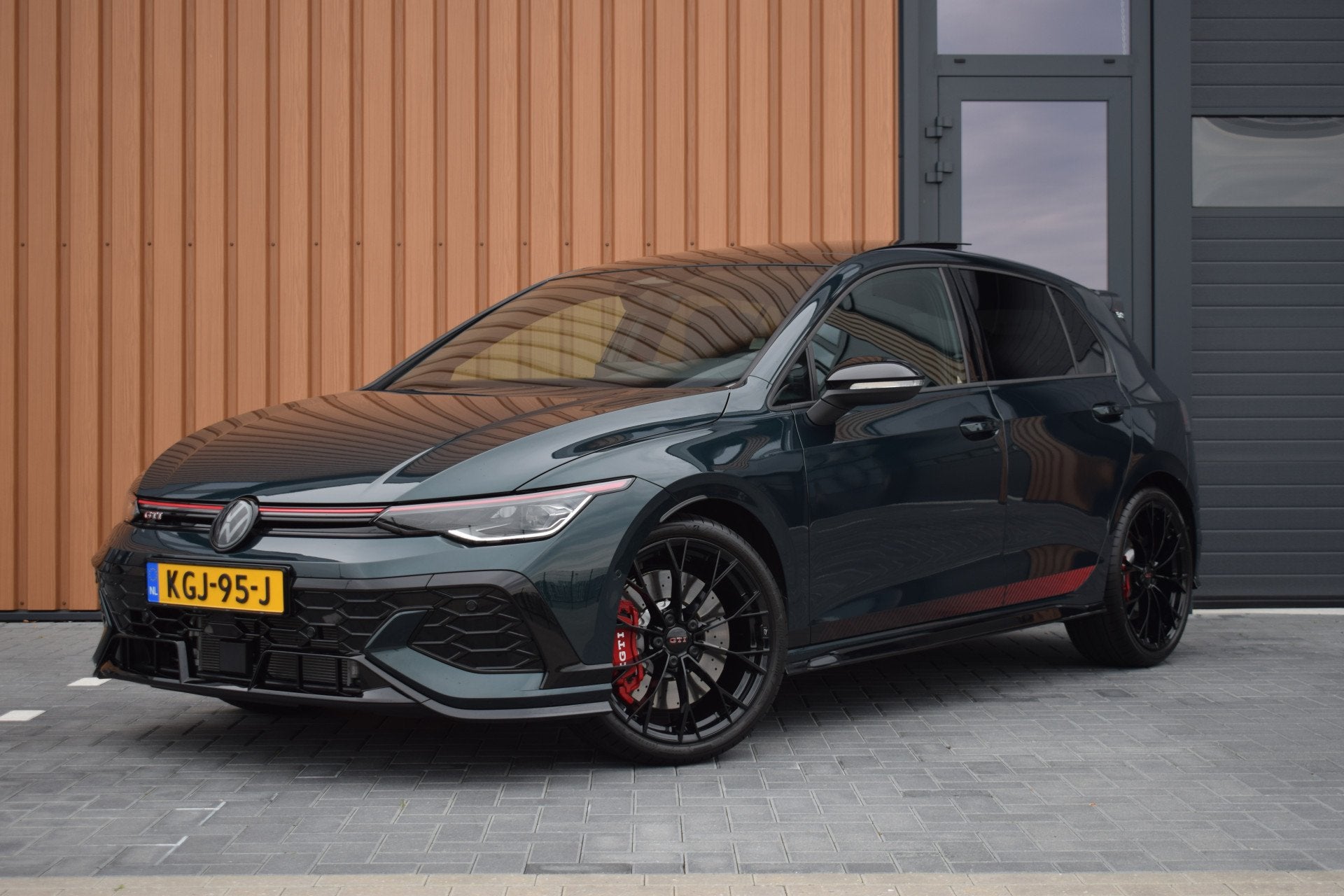 Volkswagen Golf 2.0 TSI GTI Clubsport Edition 50 325pk | Pan, Dealer onderhouden, Gebruikt, 4 cilinders, 1984 cc