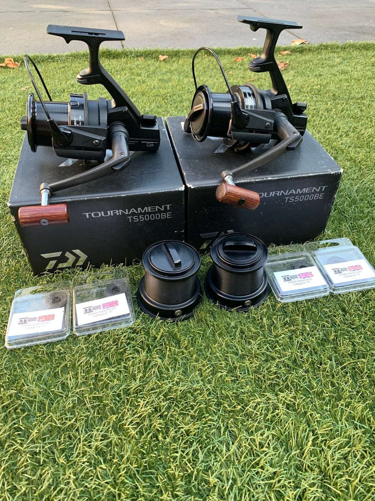2x Daiwa Tournament TS5000BE Molens met extra spoelen, Ophalen of Verzenden, Zo goed als nieuw, Molen