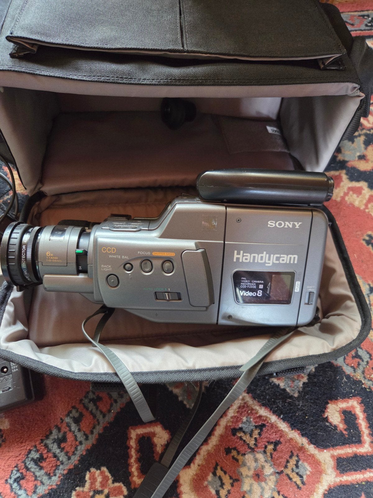 Sony Handycam CCD-F250E Video 8 Camera met AC-V30 Adapter, Audio, Tv en Foto, Videocamera's Digitaal, Ophalen of Verzenden, Sony