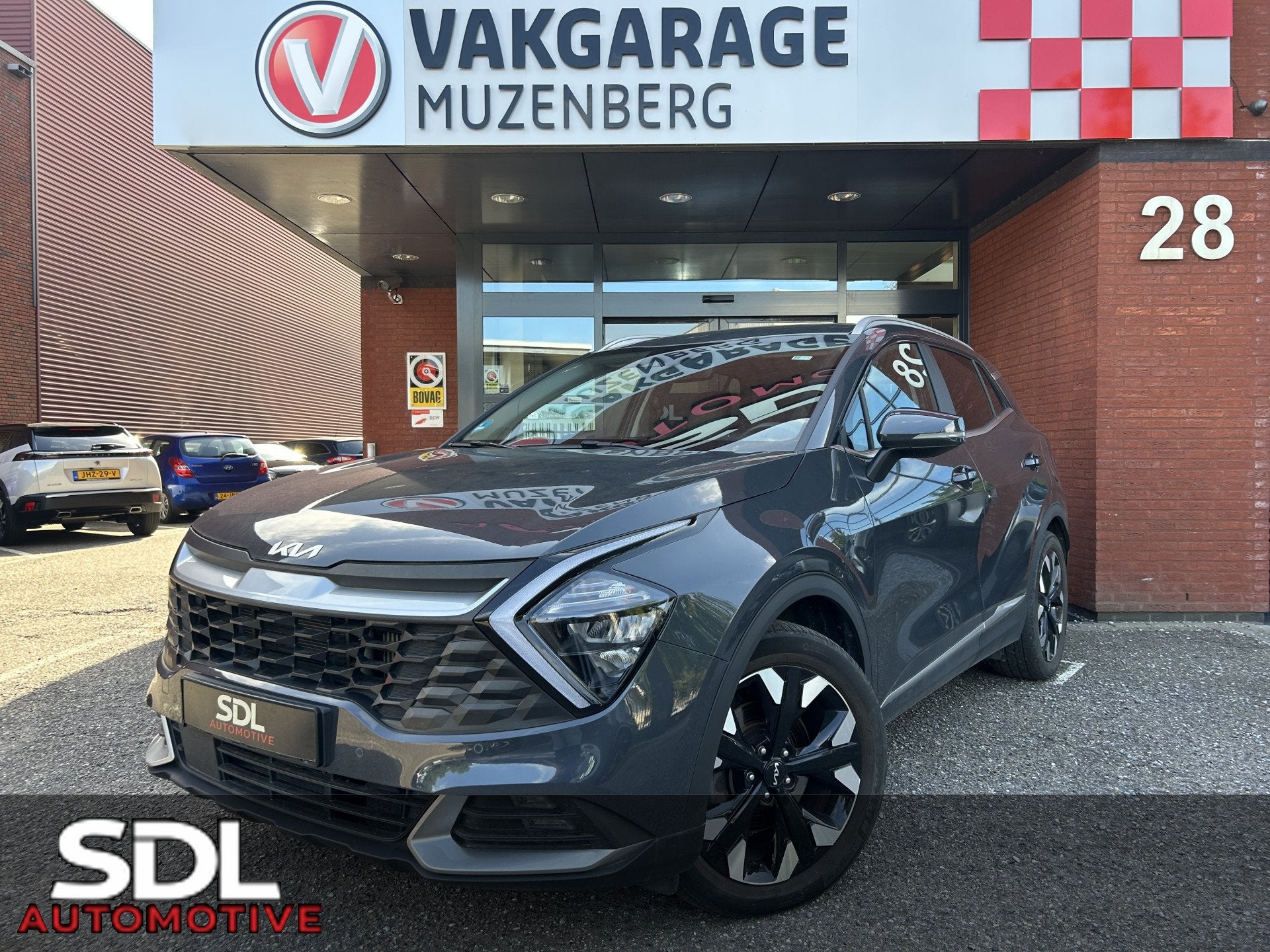 Kia Sportage 1.6 T-GDi Plug-in Hybrid AWD DynamicPlusLine //, Auto's, Automaat, 1350 kg, Gebruikt, Zwart
