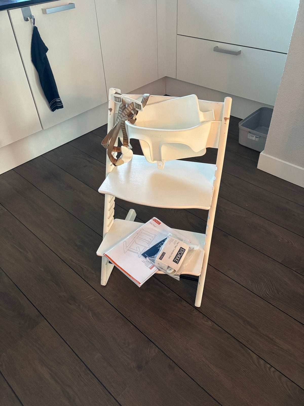 Stokke Tripp Trapp kinderstoel met accessoires, Kinderen en Baby's, Ophalen, Gebruikt, Meegroeistoel, Gordel(s)