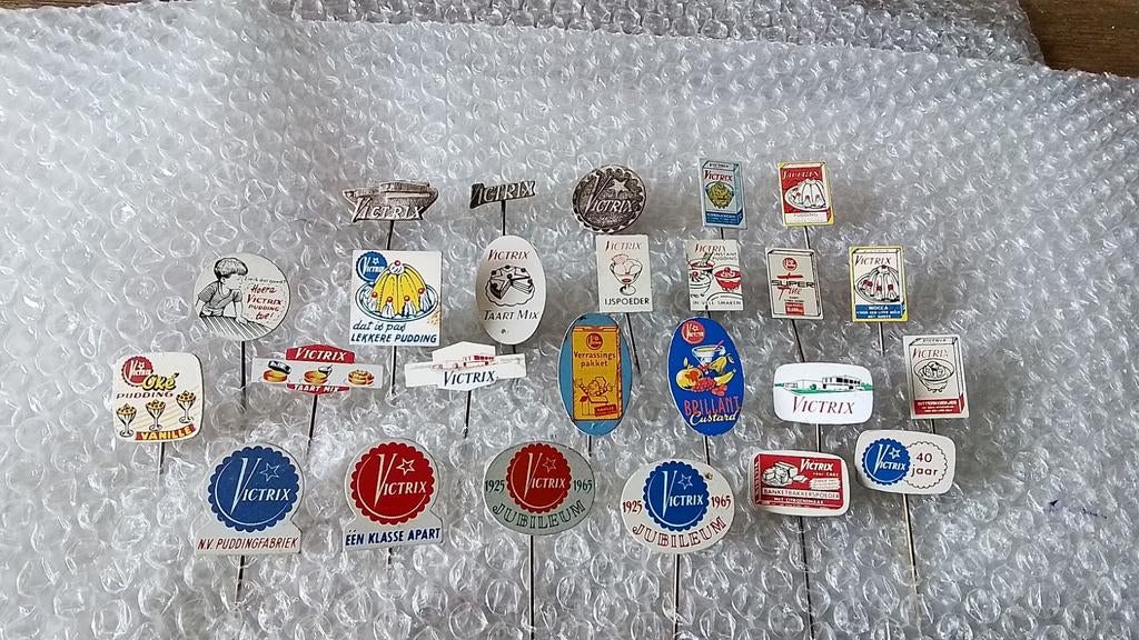 25 verschillende speldjes victrix, Ophalen of Verzenden, Zo goed als nieuw, Overige onderwerpen