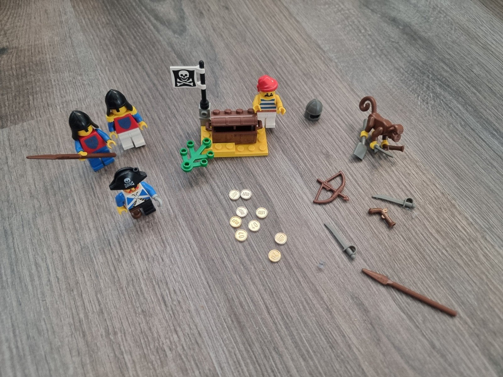 LEGO Piraten Set met Minifiguren en Schat, Kinderen en Baby's, Speelgoed | Duplo en Lego, Gebruikt, Lego, Accessoire, Aastvej 1, 7190 Billund, Denmark