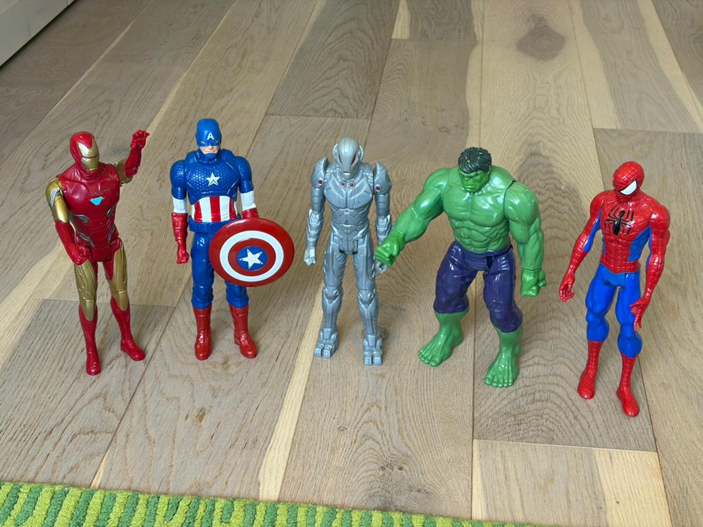 Actiefiguren: Spider-Man, Batman & Captain America, Kinderen en Baby's, Speelgoed | Actiefiguren, Ophalen of Verzenden, Zo goed als nieuw