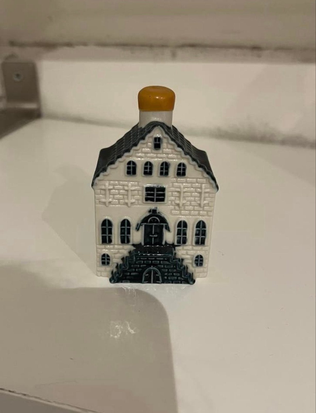 KLM huisje nummer 4 - BOLS Jenever, Verzamelen, Ophalen of Verzenden, Zo goed als nieuw, 1 t/m 20, Gevuld