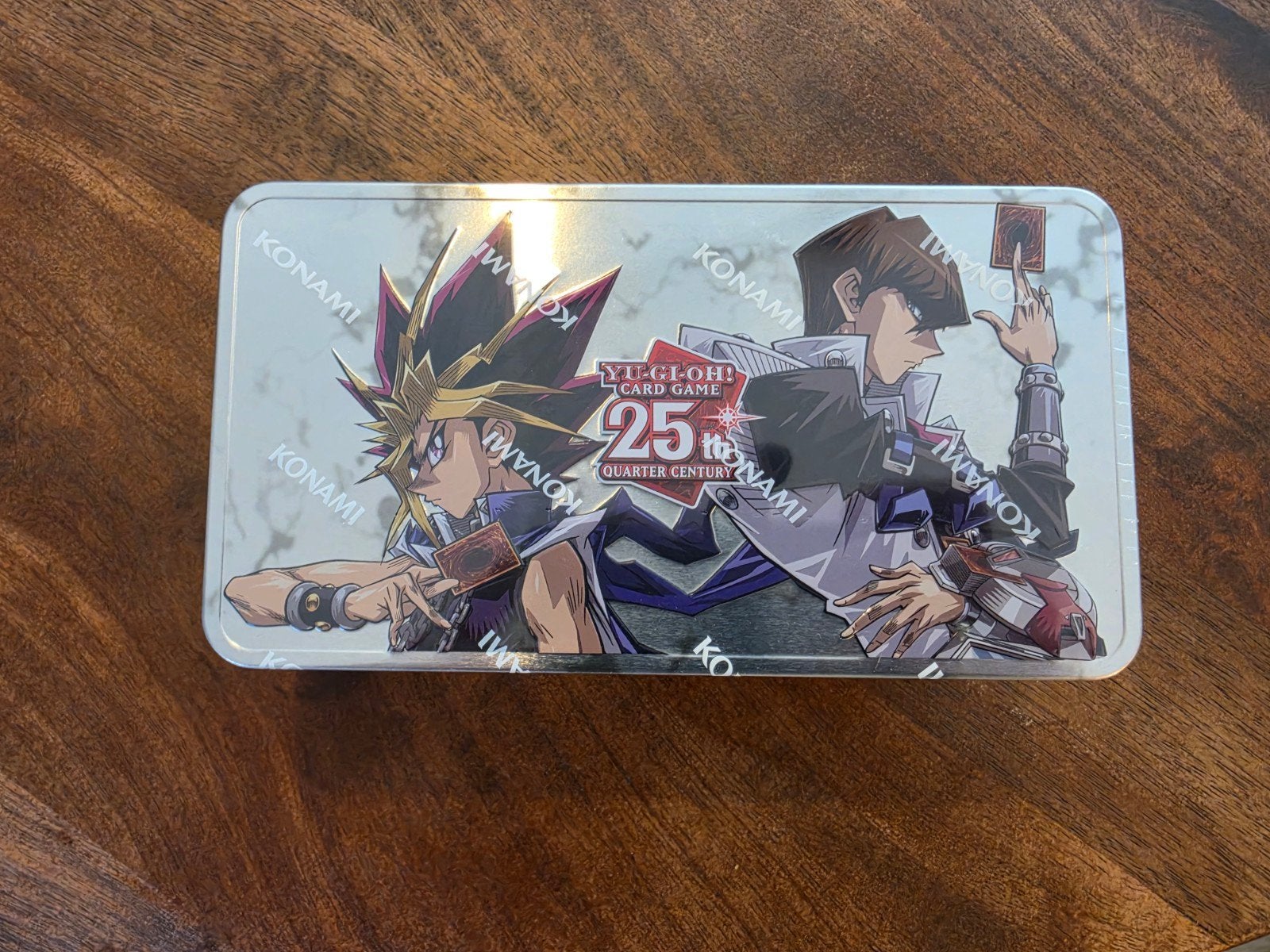 Yu-Gi-Oh! 25th Anniversary Tin: Dueling Mirrors, Hobby en Vrije tijd, Verzamelkaartspellen | Yu-gi-Oh!, Ophalen of Verzenden, Nieuw