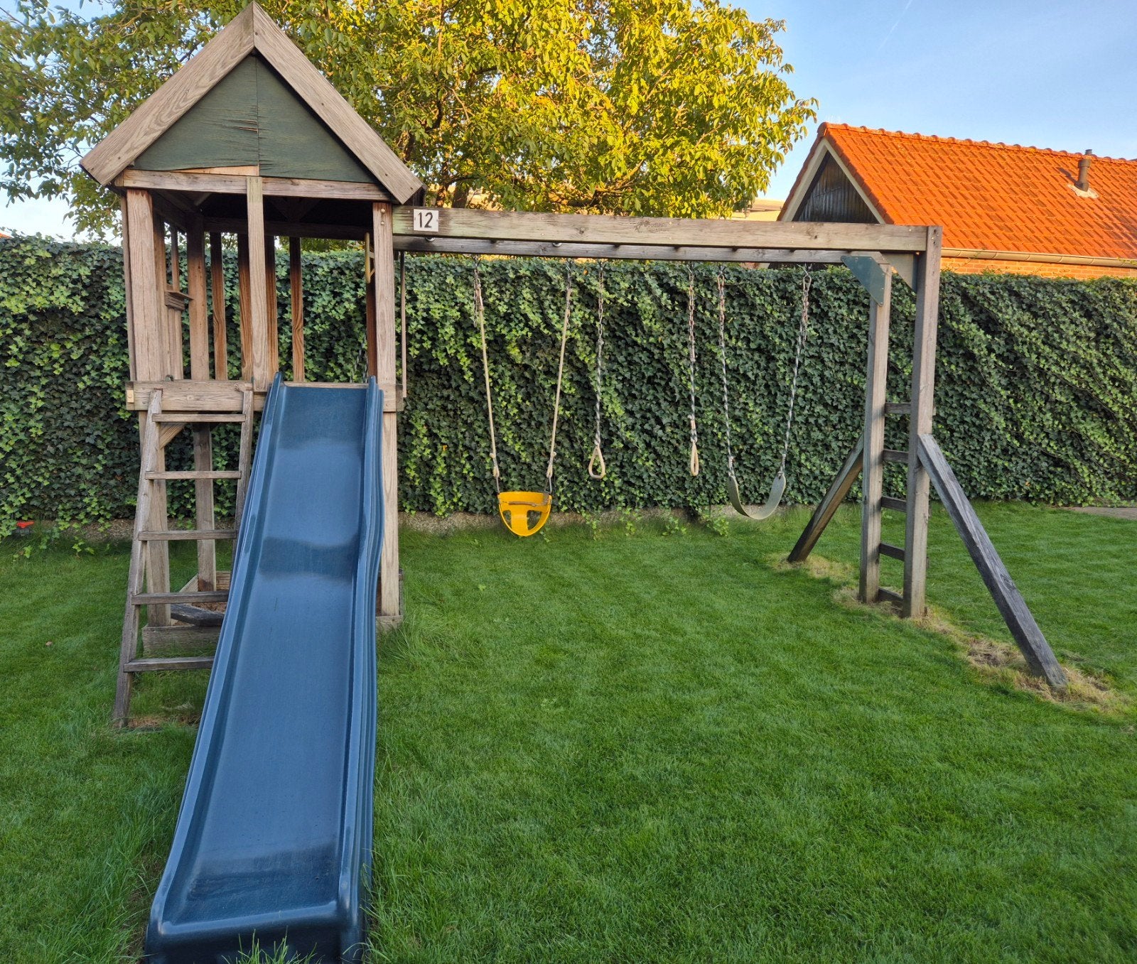 Houten speeltoestel met glijbaan, schommels en zandbak, Kinderen en Baby's, Ophalen, Gebruikt, Overige typen