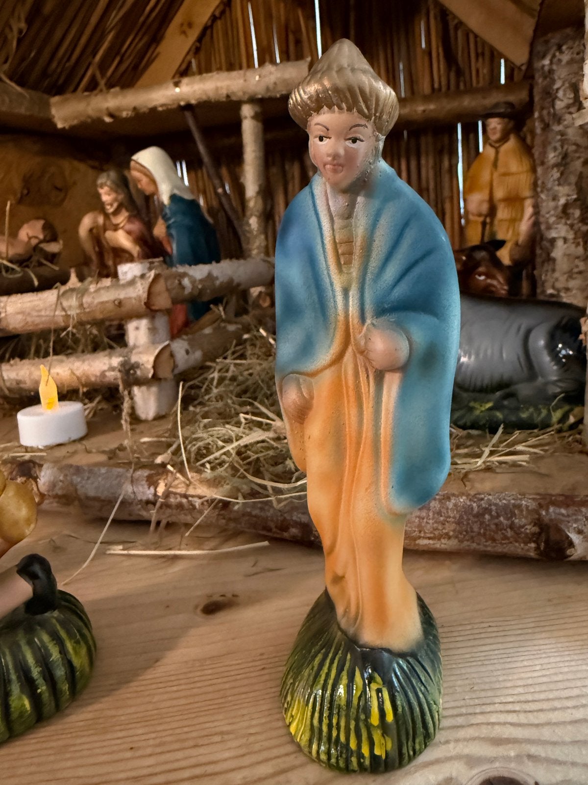 Foto 7 van Massief houten kerststal met mooie Portugese beelden