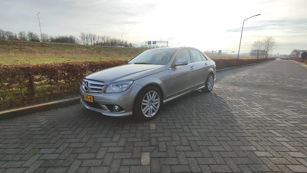 Mercedes-Benz C300 Avantgarde Grijs, Automaat, Achterwielaandrijving, 1800 kg, Zwart