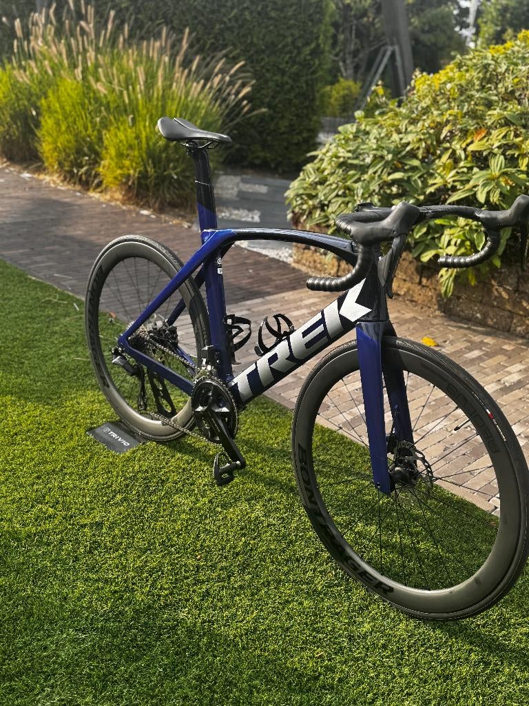 Trek Madone SL 6 – Hex Blue (2023) – Maat 58, 28 inch, Carbon, Heren, Zo goed als nieuw