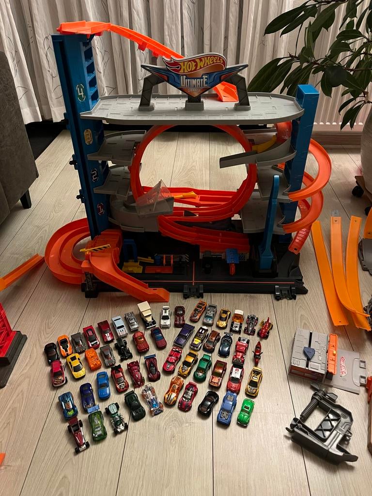 Hot Wheels Ultimate Garage Racebaan + Auto's, Ophalen, Racebaan, Zo goed als nieuw, Hot Wheels