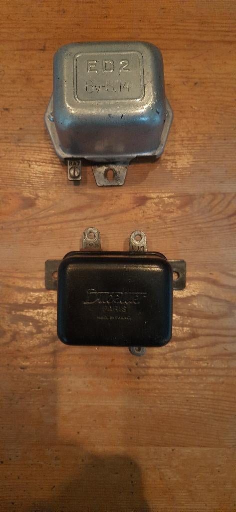 Twee (defecte ) spanningsregelaars 6 volt 2cv, 1 euro, Ophalen of Verzenden, Gebruikt, Citroën
