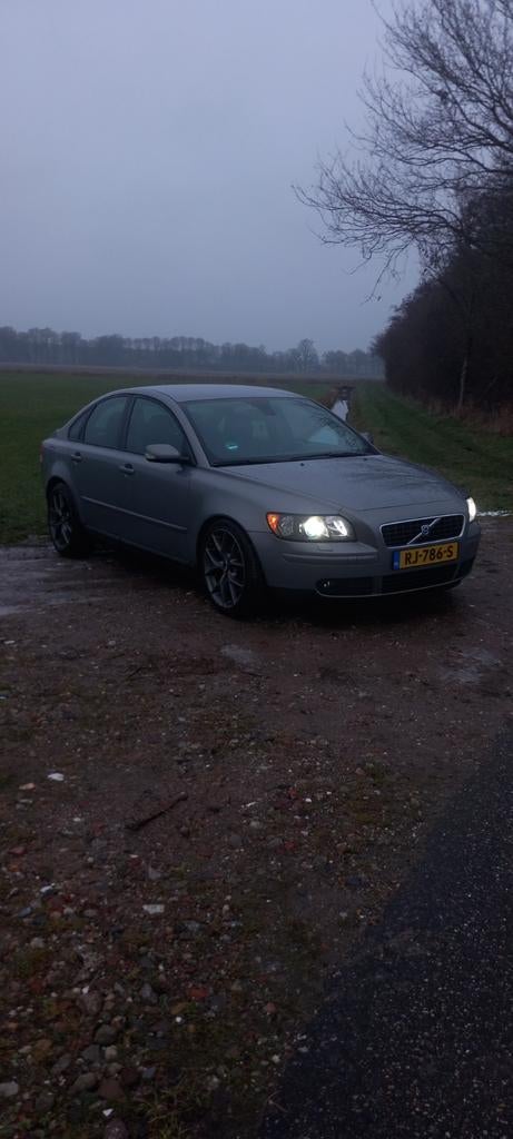 Volvo S40 2.5 T5 2004 Grijs, Auto's, Voorwielaandrijving, Zwart, 700 kg, 2521 cc