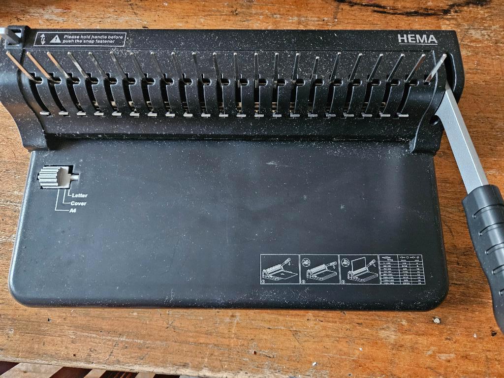 Weinig gebruikte Hema inbindmachine, Diversen, Bureau-accessoires, Ophalen of Verzenden, Nieuw