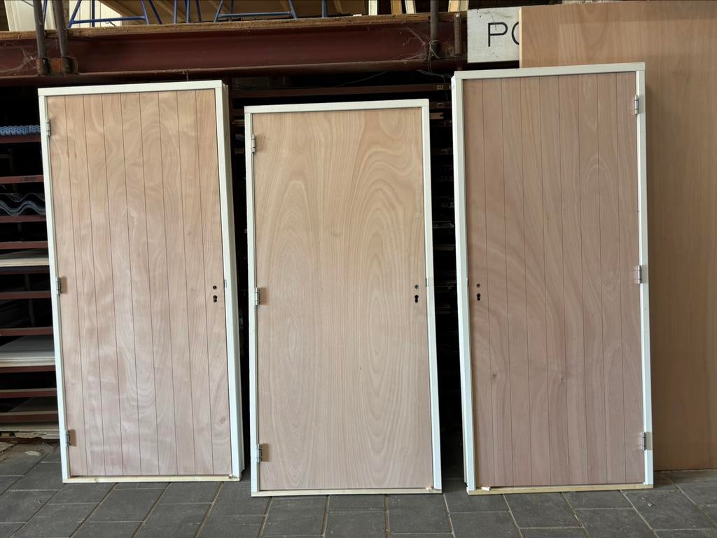Aluplex,okoume buitendeur,schuurdeur,garagedeur, met kozijn, Doe-het-zelf en Verbouw, Ophalen, 80 tot 100 cm, Nieuw, Buitendeur
