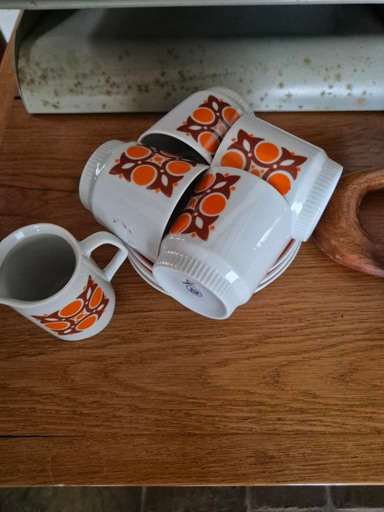 Koffie kopjes 70er jaren, Huis en Inrichting, Keuken | Servies, Ophalen of Verzenden, Porselein, Overige stijlen, Kop(pen) en/of Schotel(s)