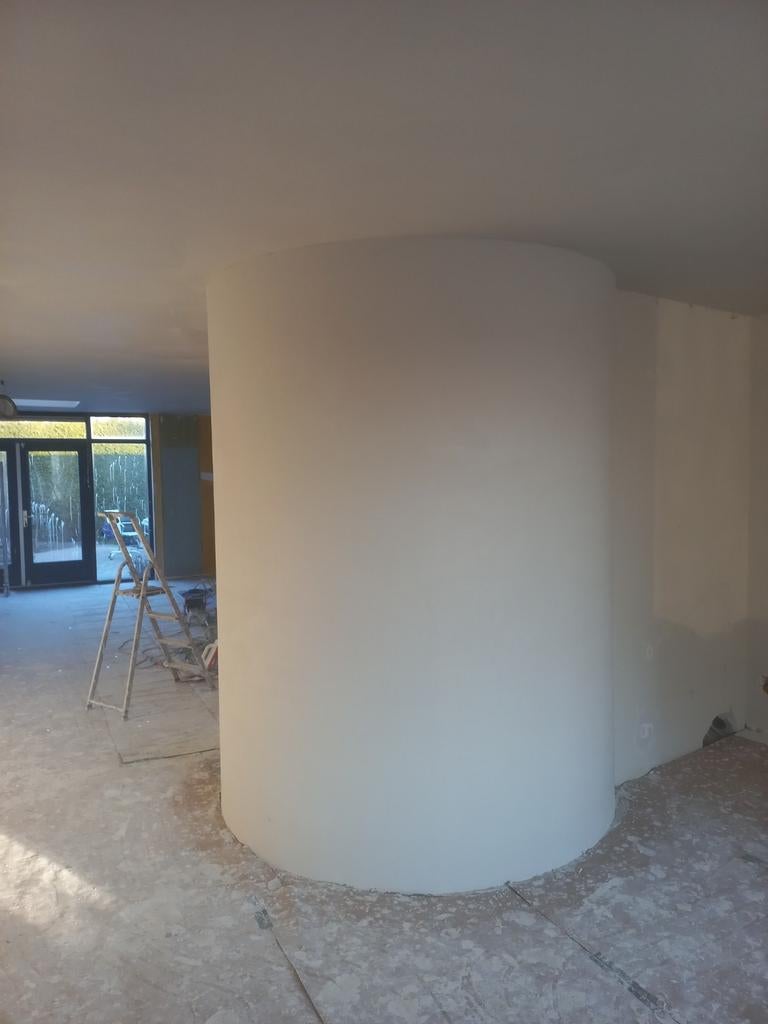 Hallo allemaal. Wij doen pleisterwerk, gipsplaten, behangen,